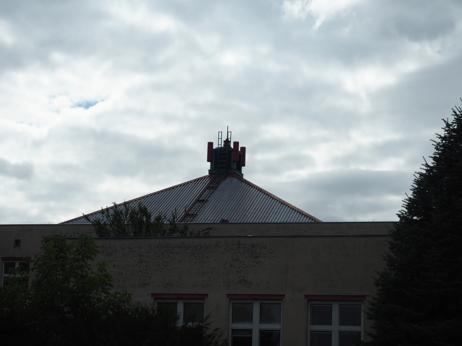 Zdjęcie architektury budynku Szkoła Podstawowa nr 341 im. Twórców Literatury Dziecięcej